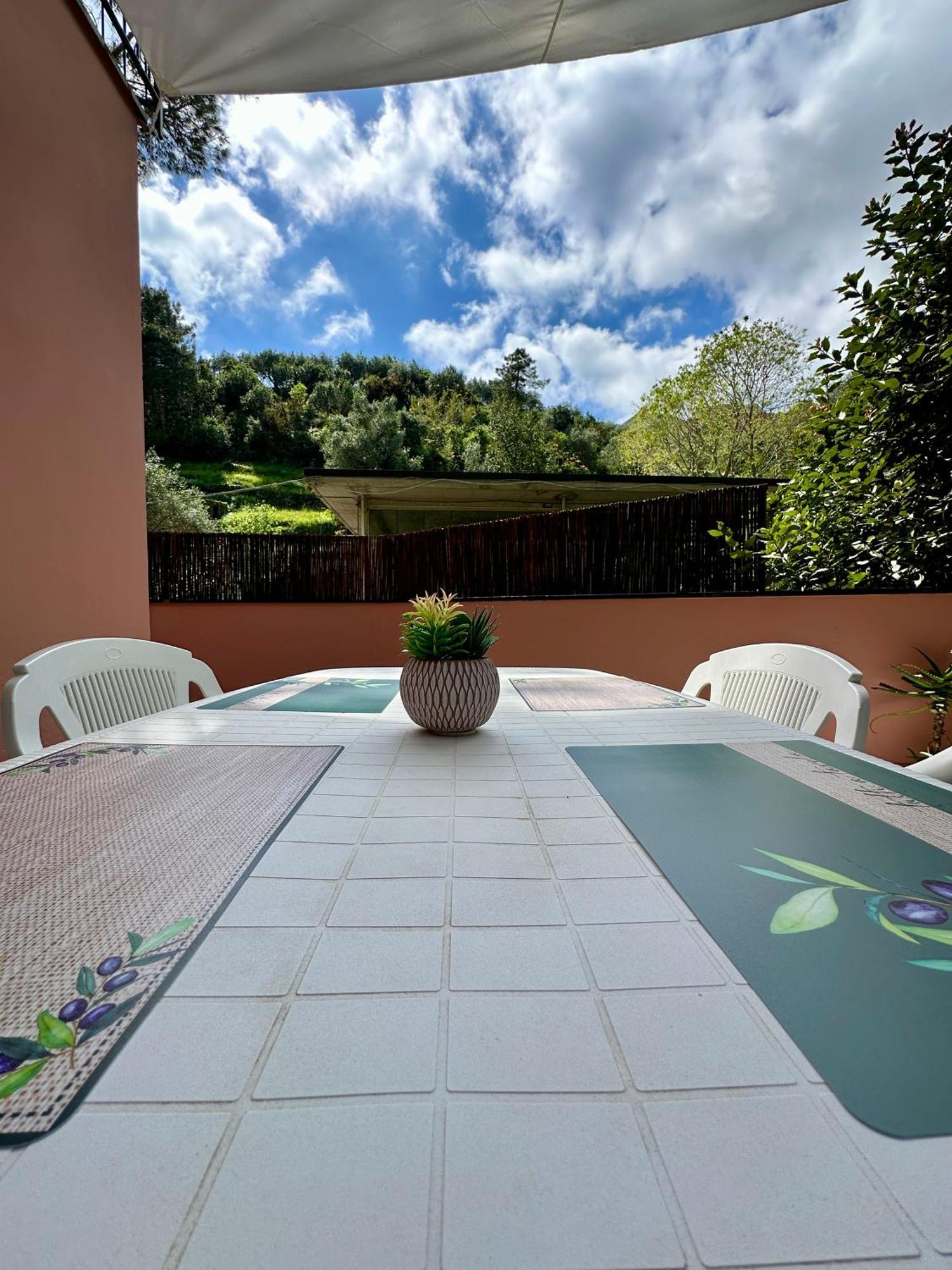 Terrace & Parking - Holiday Home Near Fegina Beach Monterosso al Mare Eksteriør billede