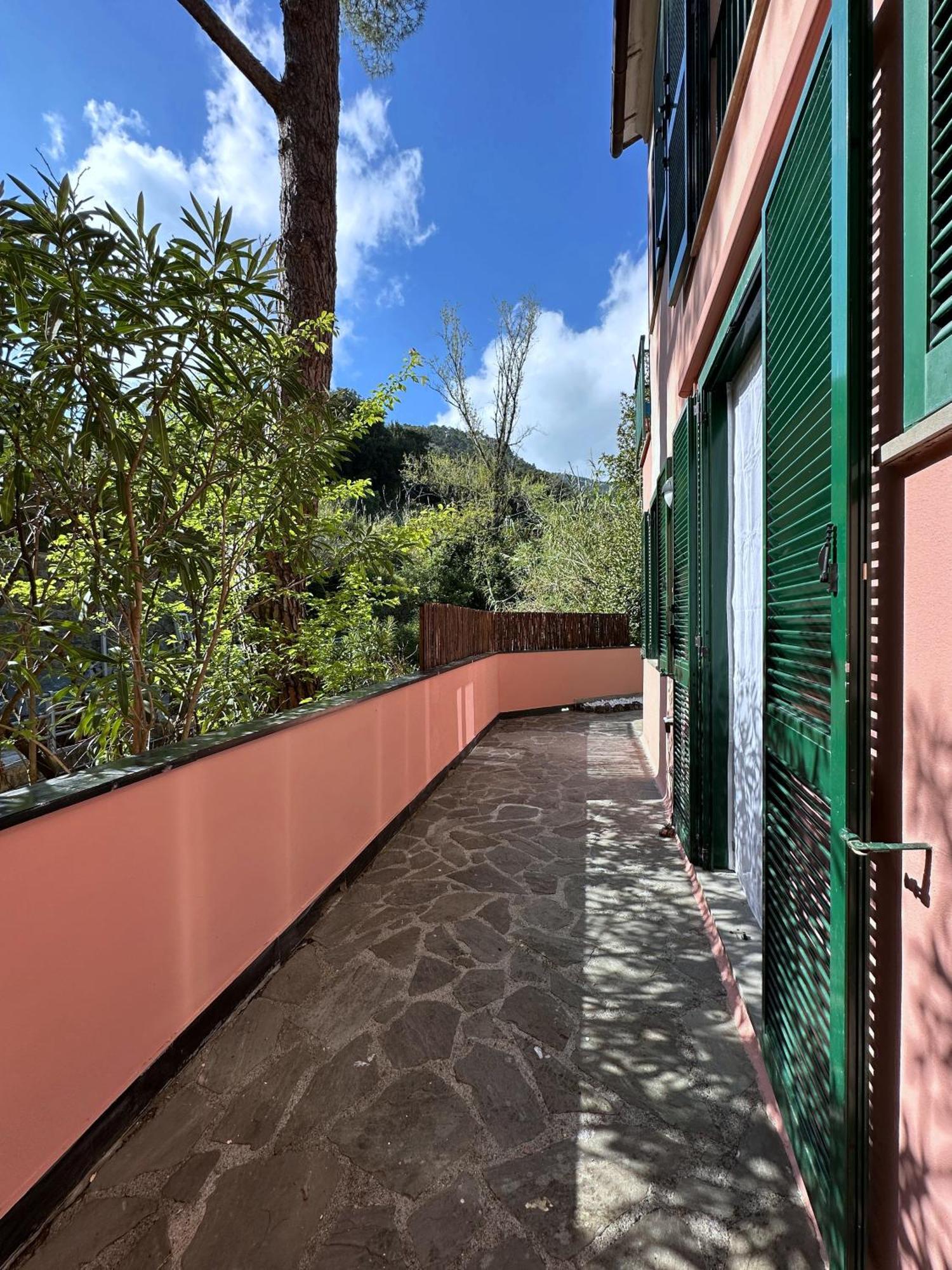 Terrace & Parking - Holiday Home Near Fegina Beach Monterosso al Mare Eksteriør billede