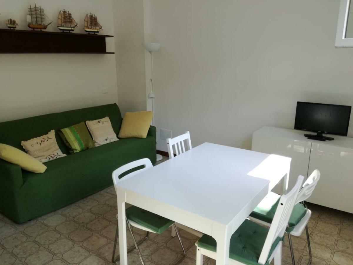 Terrace & Parking - Holiday Home Near Fegina Beach Monterosso al Mare Eksteriør billede